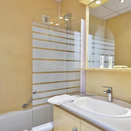 Pierre & Le Port Apartmanhotel 2*